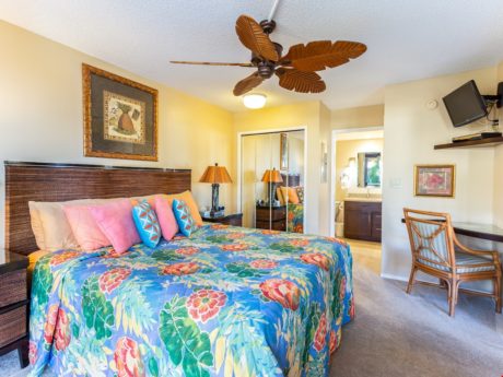 Ready and Waiting - You’ll arrive at Maui Banyan H-214 to find the beds perfectly made up, with fresh towels and extra bedding waiting, so if you want to start your stay with a nap or a bath, you can.