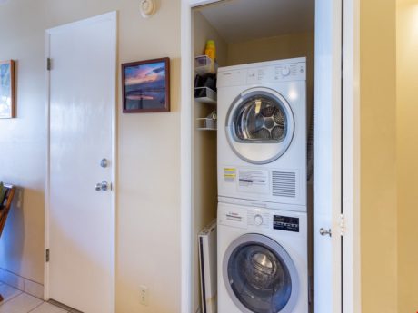 So Fresh and Clean - Guests have access to the front-loading HE washer and dryer. No trips to the laundromat this vacation!