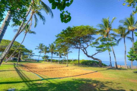 Family Fun - Kamaole Beach 1 park offers volleyball and barbecue facilities for families.