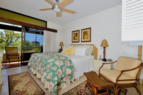 King bed in master suite.  King size bed master suite. Private lanai. Our mattress is awesome!