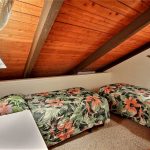Twin beds in additional loft