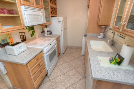Fully Equipped Kitchen - This large kitchen includes everything you need to prepare simple snacks or full-course meals for you and your guests. It is a pleasure to use.