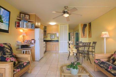 Dine While Watching TV? - Whether you'd like to stay in tune with the TV, or if you'd like to engage in conversation while eating, Maui Vista 1210 allows you to do it all!