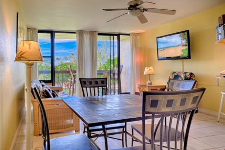 Dining With A View - Can you imagine enjoying some Hawaiian food with these tropical views?