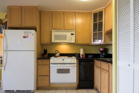 Kitchen Essentials - Whether you are looking to heat up leftovers, or to cook a homemade meal, the kitchen of Maui Vista 1210 has it all.