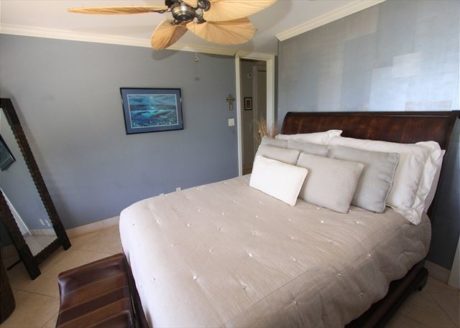 Hale Ili Ili #D Spacious Bedroom With Ceiling Fans