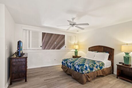 Lofty Dream Suite! - Queen-size bed, your own bathroom, HDTV, ceiling fan... equals a nice place to end the busy day you've had on Maui!