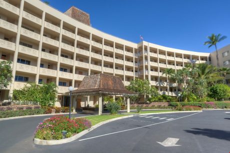 Welcome to Royal Mauian! - From the moment you pull to the building you’ll know that you’ve booked your vacation stay in someplace special.