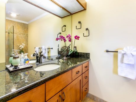 Ample countertops - Plenty of countertop space means everyone has room for toiletries without being cramped.