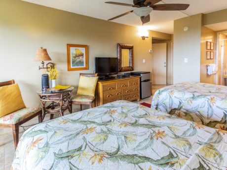 Ready and Waiting - You’ll arrive at Maui Banyan T-301 to find the beds perfectly made up, with fresh towels and extra bedding waiting, so if you want to start your stay with a nap or a bath, you can.