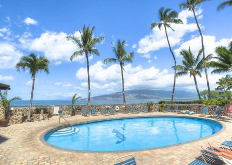Pool Area - Take a dip in the gorgeous pool and stare out across the ocean at the same time!