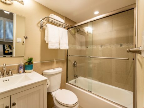 Pristine Bathrooms at Pacific Shores A-209 - Fresh bath towels will be waiting for you when you arrive. If you want to shower as your first order of business, you can.
