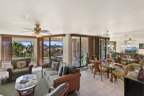 Open Concept Design - Wailea Ekahi 27B is built on an open floor plan that brings people together and creates a pleasant flow of activity throughout the rooms. No one is cut off or isolated.