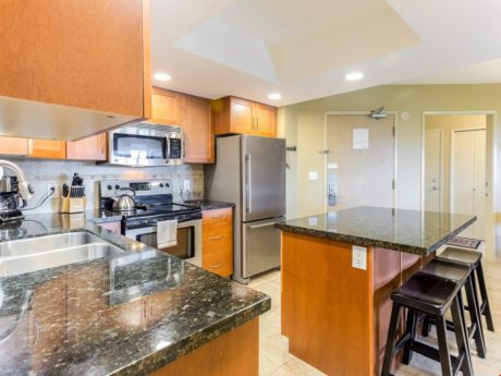 Kitchen Extras - A fully equipped kitchen with everything you will ever need on vacation. Preparing snacks for the evening, breakfast menus, or a full-course meal, you will have it all.