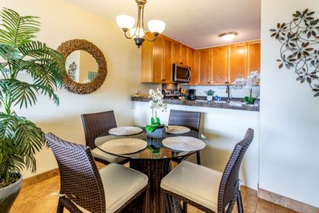 Cozy Family Dining Area - Sometimes it's nice to have a family meal while on vacation. Enjoy a homemade meal or take out together at our dining table.