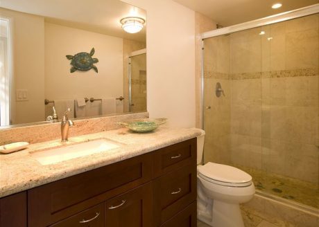 All the Comforts of Home! - We provide you with bath towels for your use. We want you to feel at home when you stay at Royal Mauian 206.
