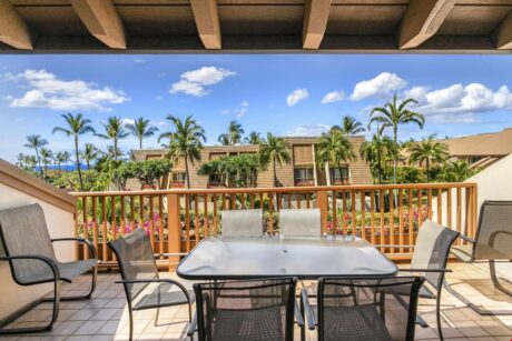 Open Air Dining with a View - Outside dining or relaxing, Hawaiian style!