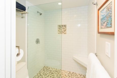 Step into Maui Banyan Q-109’s Walk-in Shower - The walk-in shower is a delight after a full day of sightseeing and beachcombing. All towels and linens are provided.