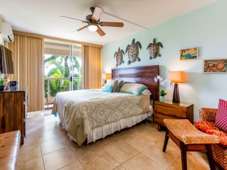 Remodeled Guest Room - Whether you need an afternoon siesta or you're ready to snuggle in for the night, you'll find this cozy bed to be just right!