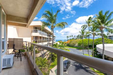 The Maui Banyan H-302 Balcony - You’ll spend many a happy hour sipping tropical cocktails on the balcony and enjoying the gentle trade winds blowing through the palms.