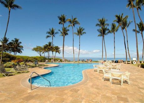 Ocean View – From your chair at poolside you can gaze through palm trees right out to the Pacific Ocean. What a glorious sight!