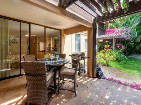 Privacy in Paradise – You’ll love the secluded feel of the Wailea Ekahi 52B lanai. Flowers and lush vegetation all around fill the air with a sweetness that is distinctively Hawaiian.