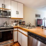 Kitchen Efficiency – With a full complement of appliances large and small, you’ll find cooking in the Wailea Ekahi 52B kitchen is quick and easy.