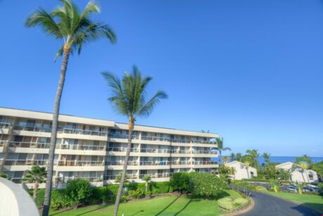 Ocean Views - With Kamaole Beach II right across the street, you have great Pacific views around the Maui Banyan resort.