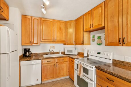 Everything You Need - Just make one stop by a local grocery store and you’ll be all set to feed your family for your entire vacation. There’s plenty of storage and everything you need to cook in the Kamaole Sands 5-416 kitchen.