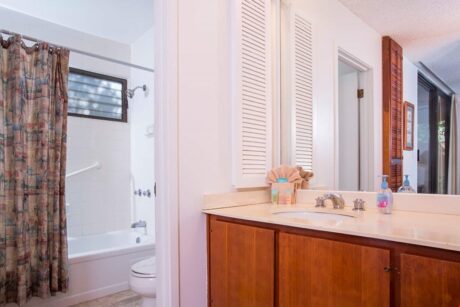 All The Comforts of Home! - We provide you with bath towels for your use. We want you to feel at home when you stay at Wailea Ekahi 46A.