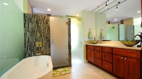 Palms at Wailea #205: Soaking Tub and Walk-in Shower