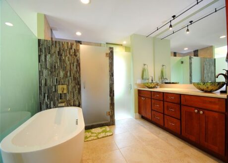 Palms at Wailea #205: Soaking Tub and Walk-in Shower