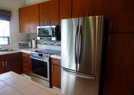 New Samsung French Door Refrigerator & Lots Of Cabinets w/Cookin
